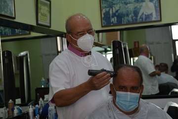Peluquería Tomás: medio siglo cortando el pelo en Telde/TA.